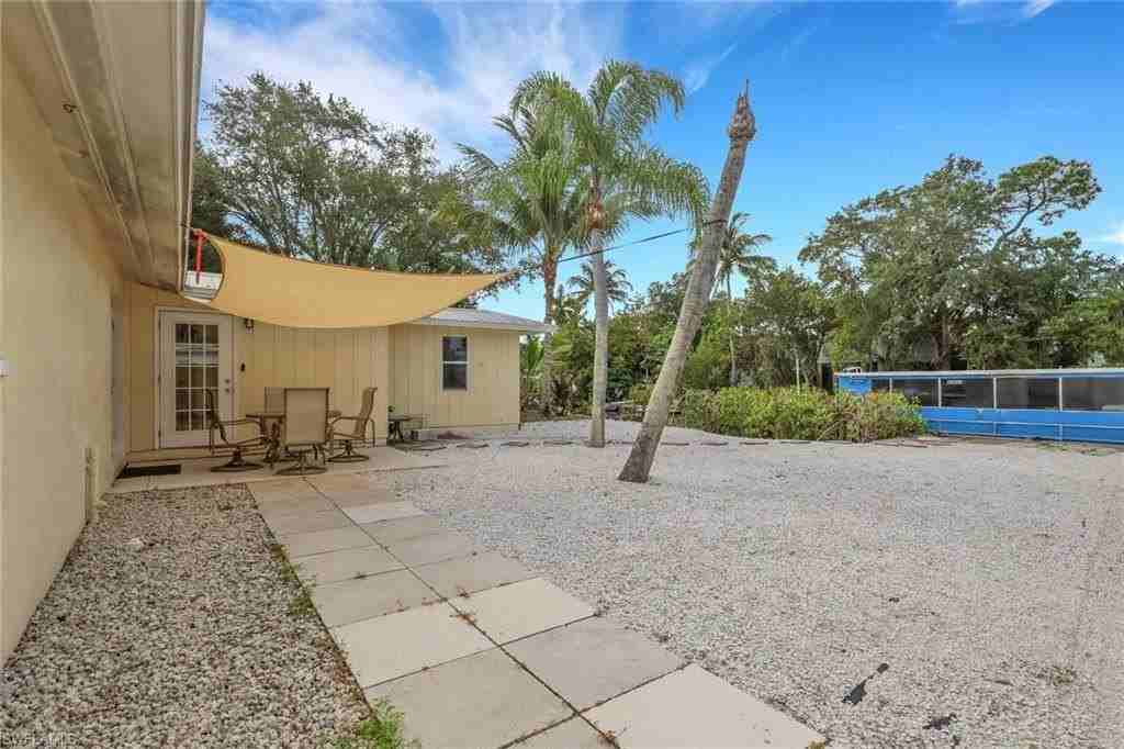 2772 Riverview Dr - Photo 3 of 23