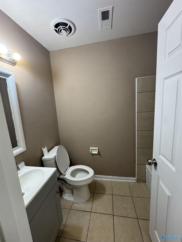 1219 Grace St Nw - Photo 3 of 8