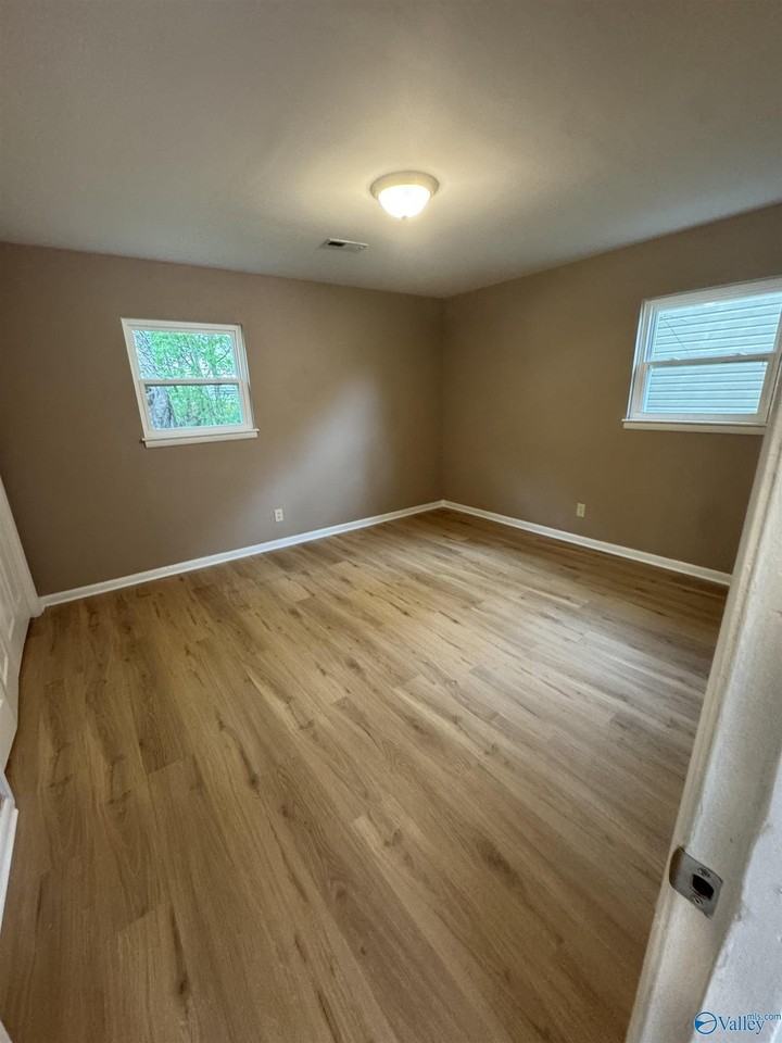1219 Grace St Nw - Photo 5 of 8