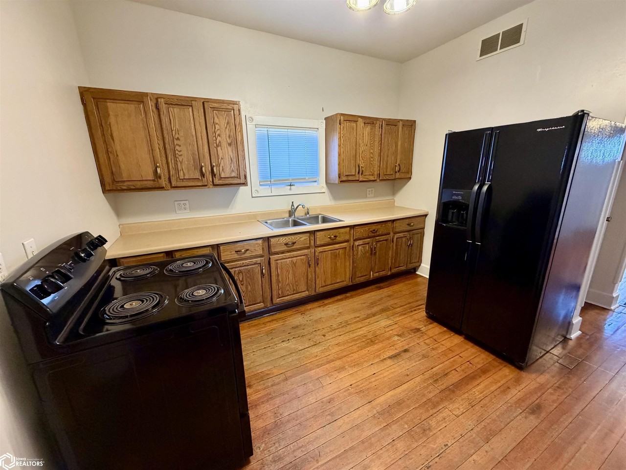 931 West St - Photo 6 of 11