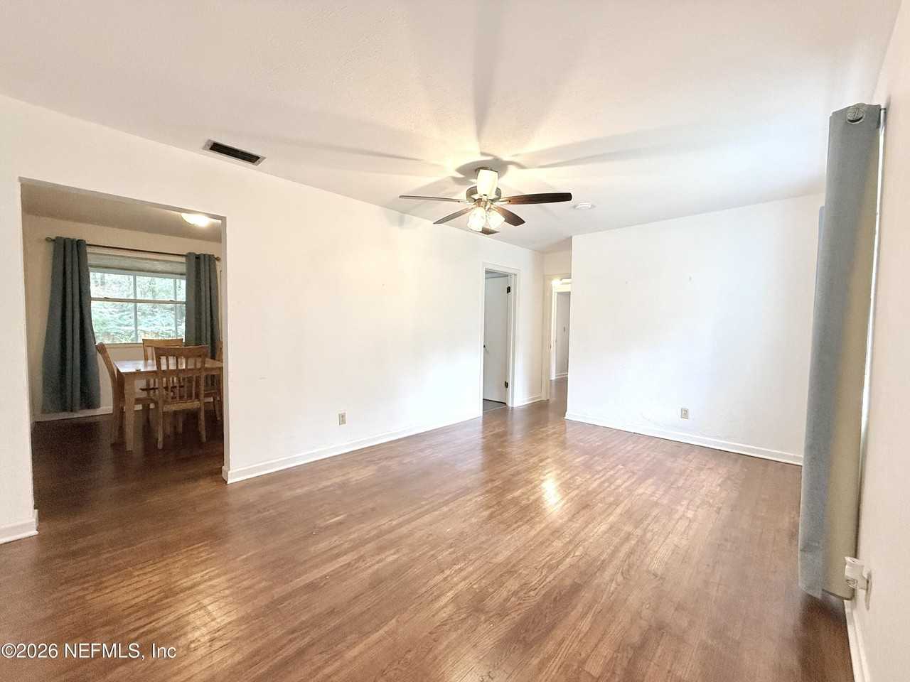 5632 Oliver St - Photo 5 of 26