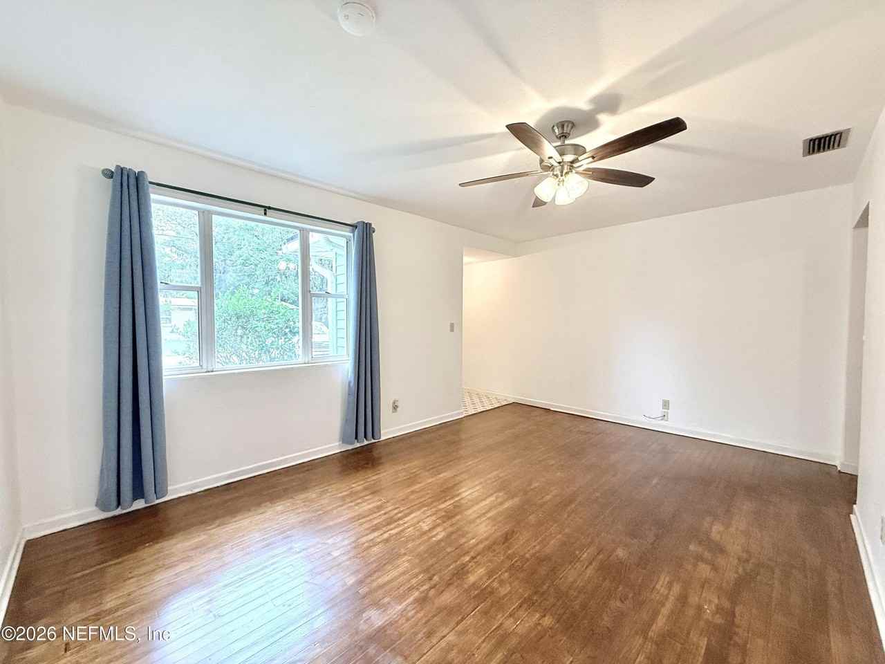 5632 Oliver St - Photo 6 of 26