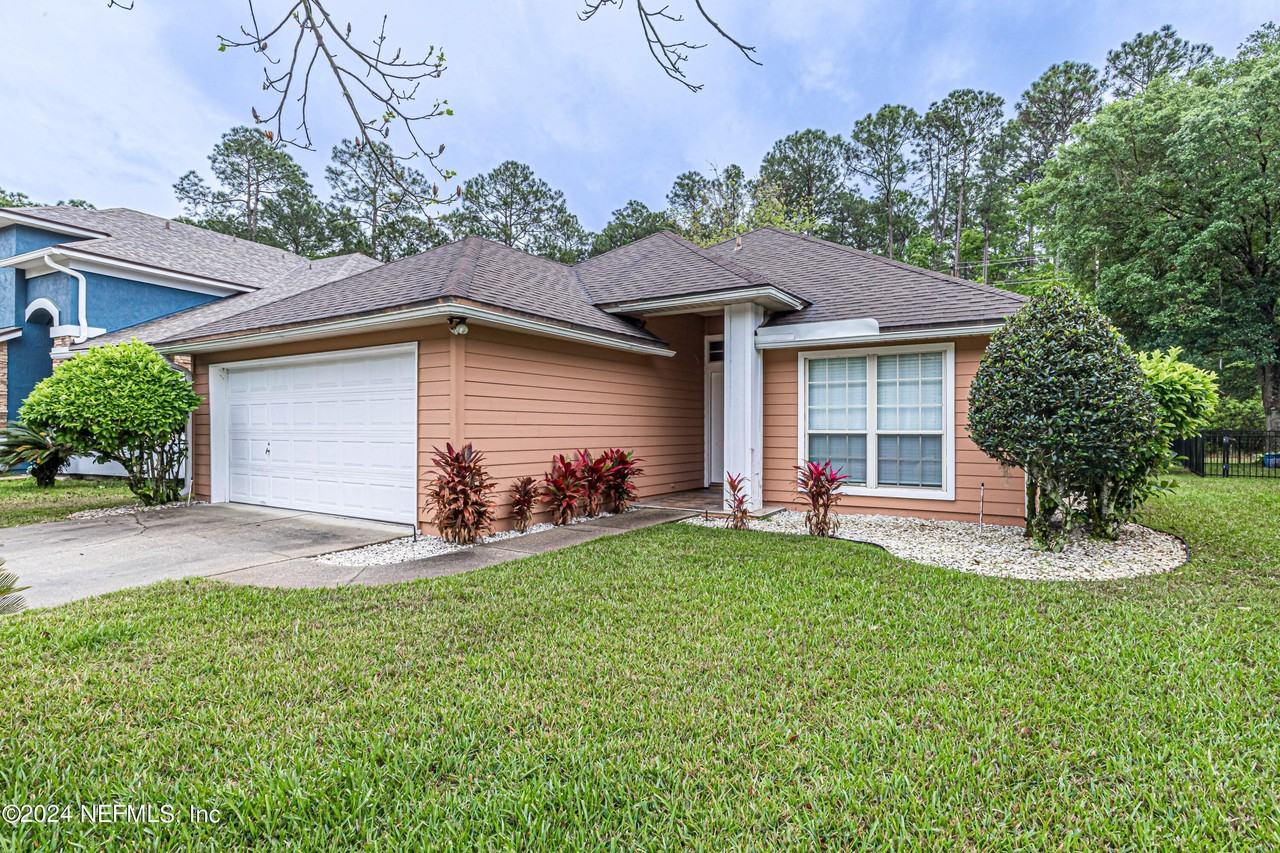 2243 Trailwood Dr - Photo 2 of 46