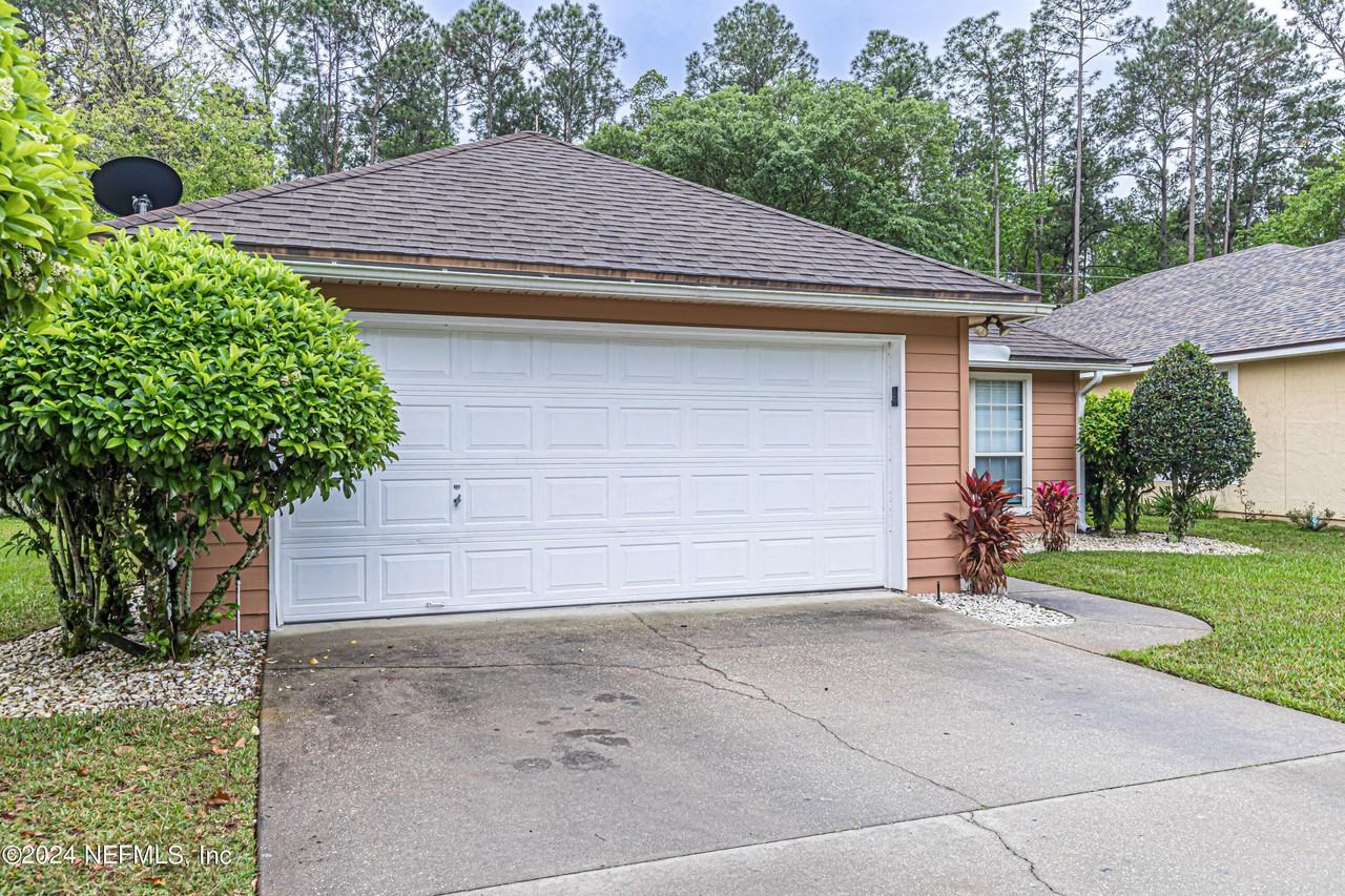 2243 Trailwood Dr - Photo 3 of 46