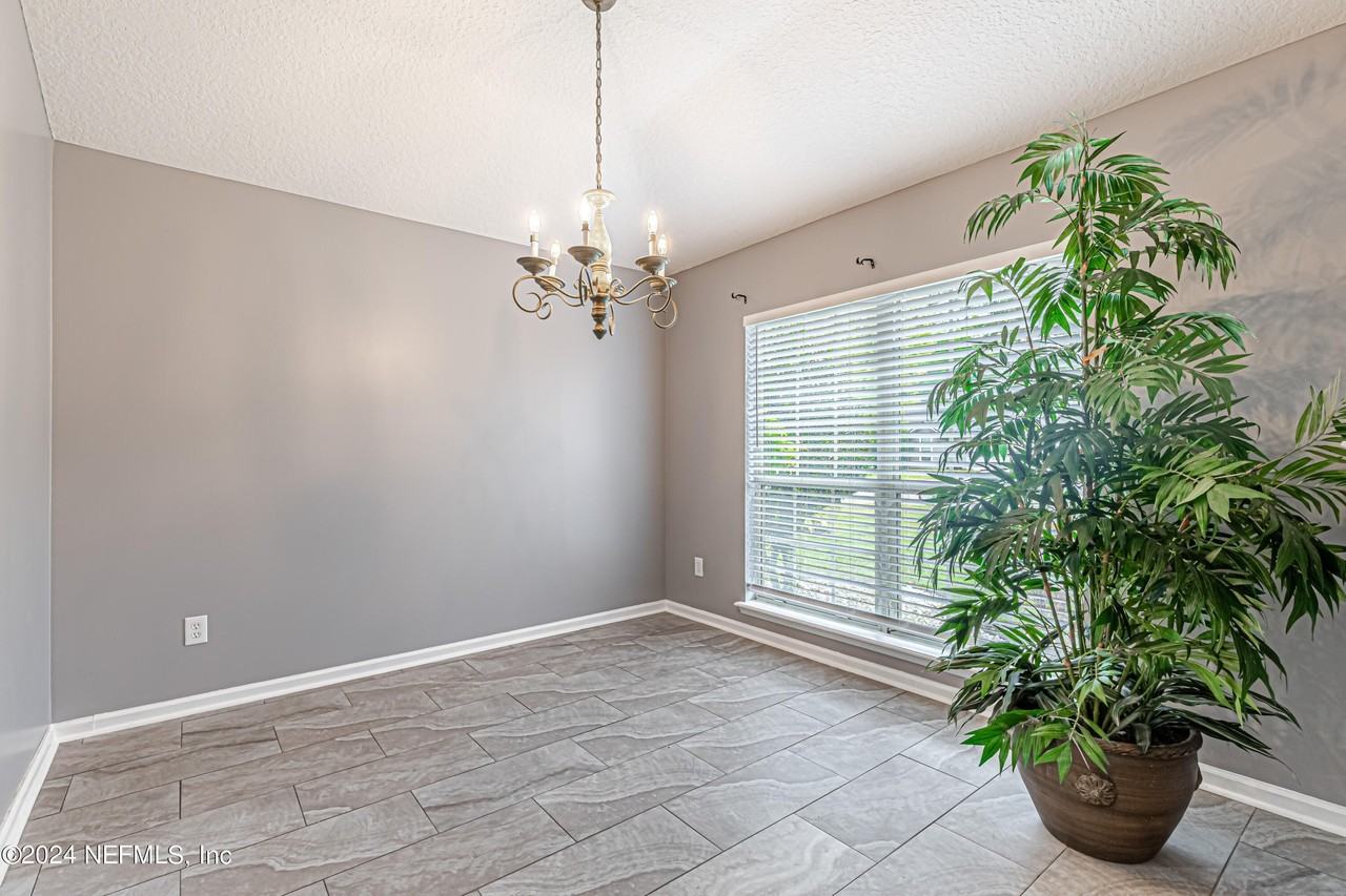 2243 Trailwood Dr - Photo 6 of 46