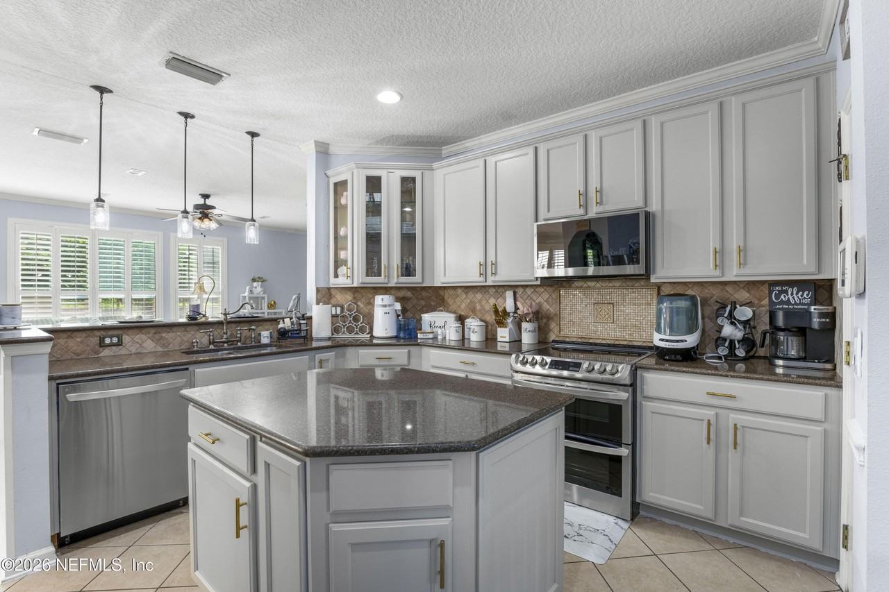 3020 Atherley Rd - Photo 4 of 50
