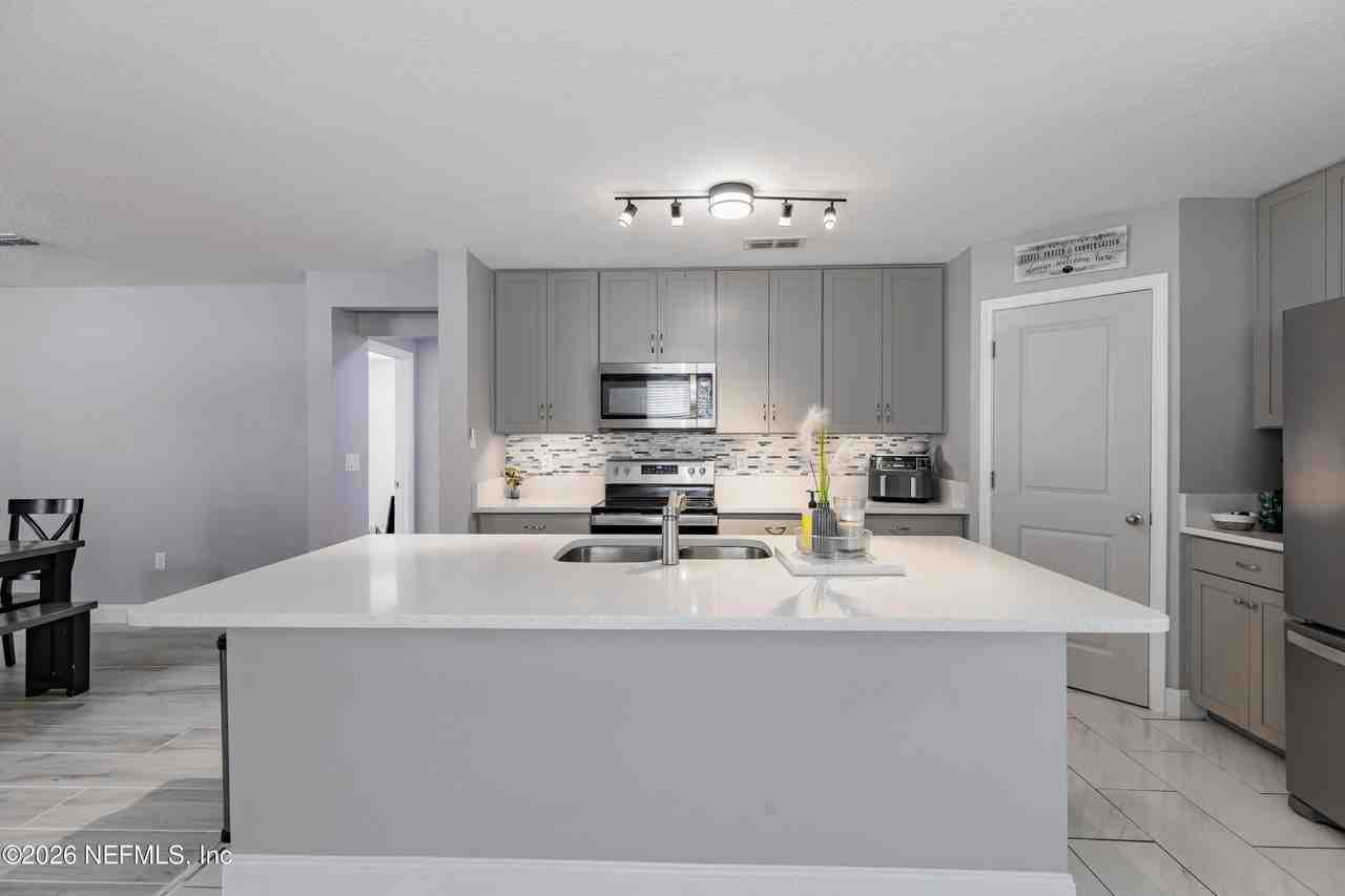 7705 Peace Ln - Photo 6 of 34
