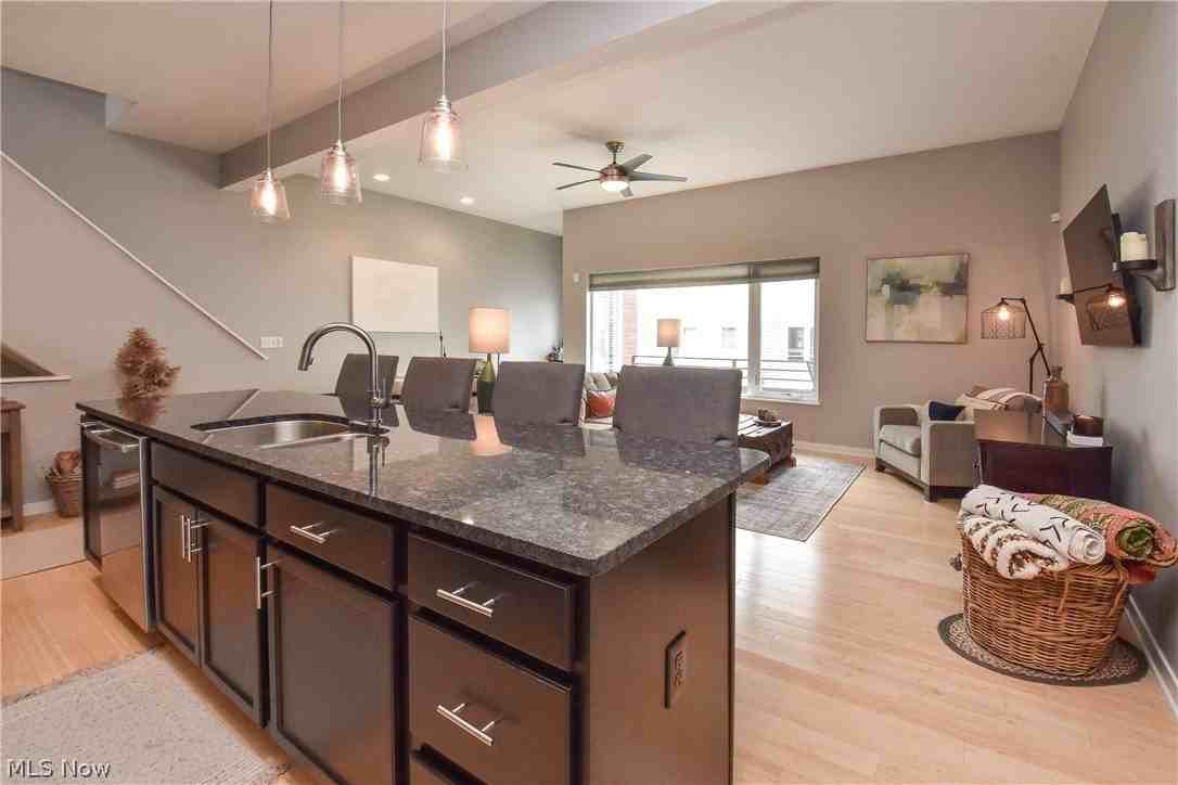 5735 Bridge Ave - Photo 3 of 34