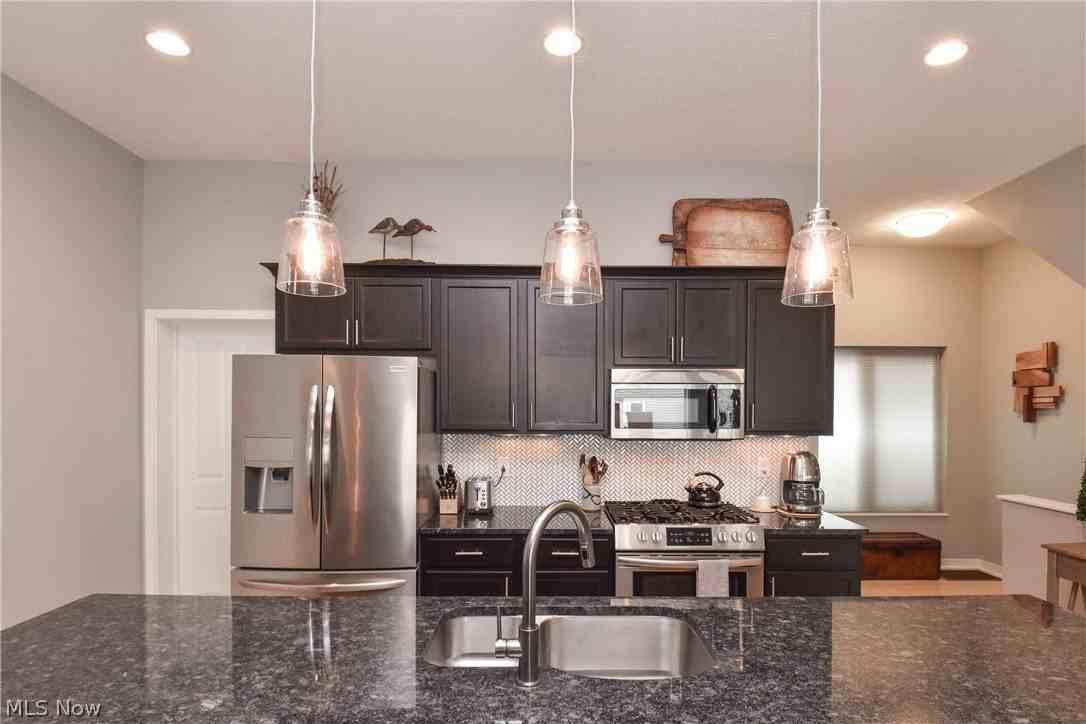 5735 Bridge Ave - Photo 6 of 34