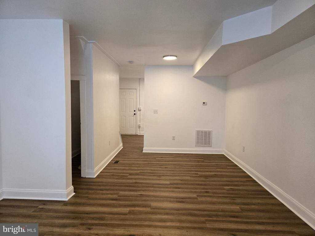 737 S Kent St - Photo 2 of 11
