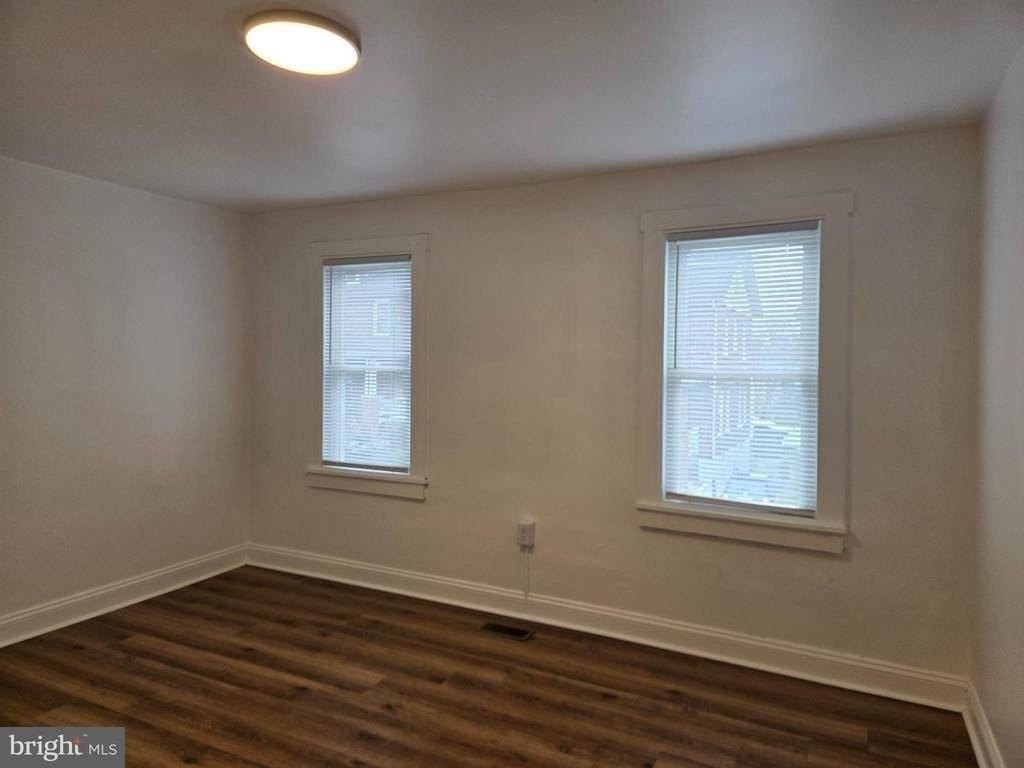 737 S Kent St - Photo 7 of 11