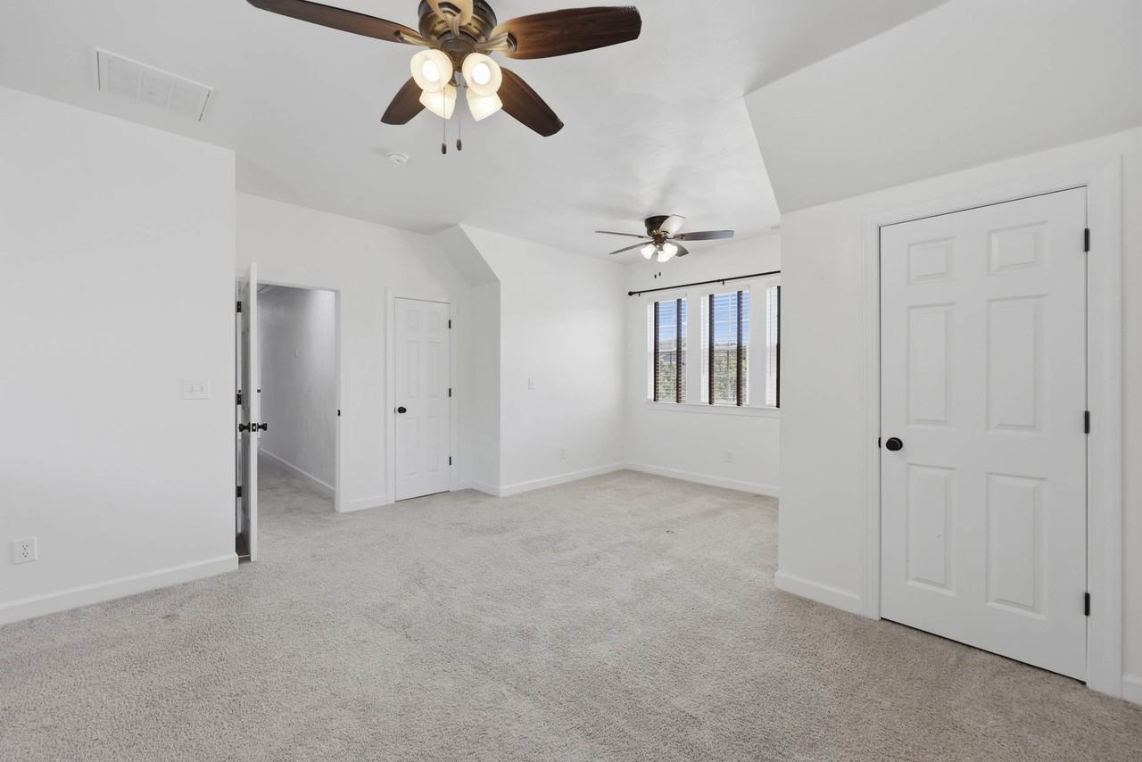 1016 Sullivan Ln - Photo 3 of 50