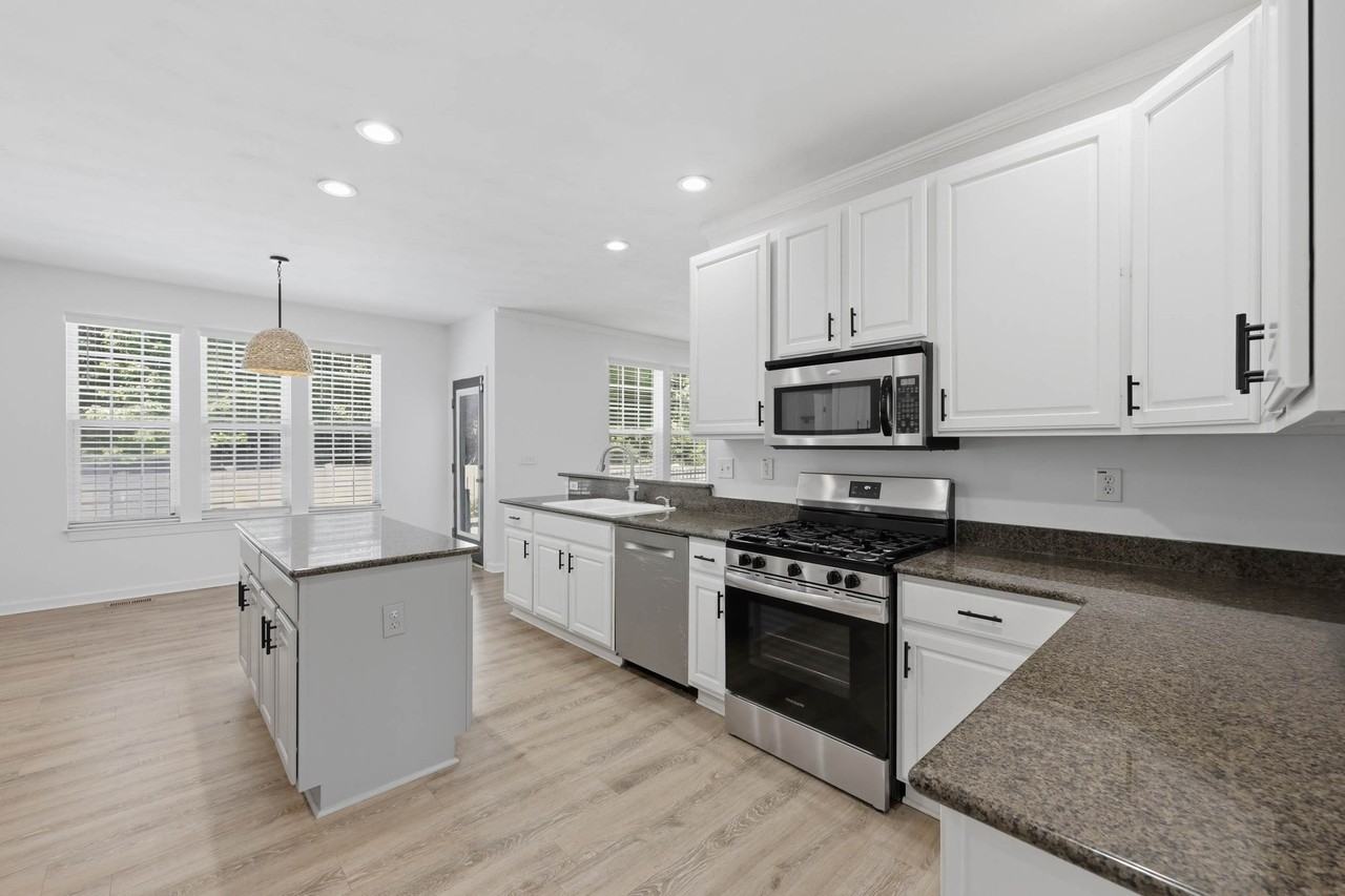 1016 Sullivan Ln - Photo 4 of 50