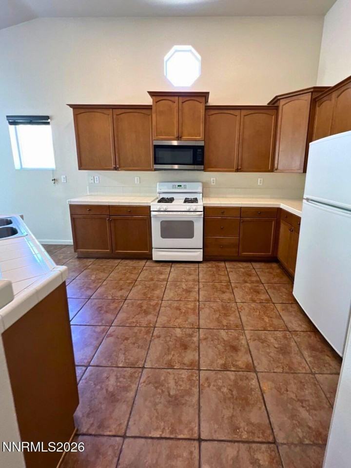 7169 Beacon Dr - Photo 5 of 18