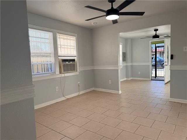 4318 1/2 N Robertson St - Photo 6 of 12