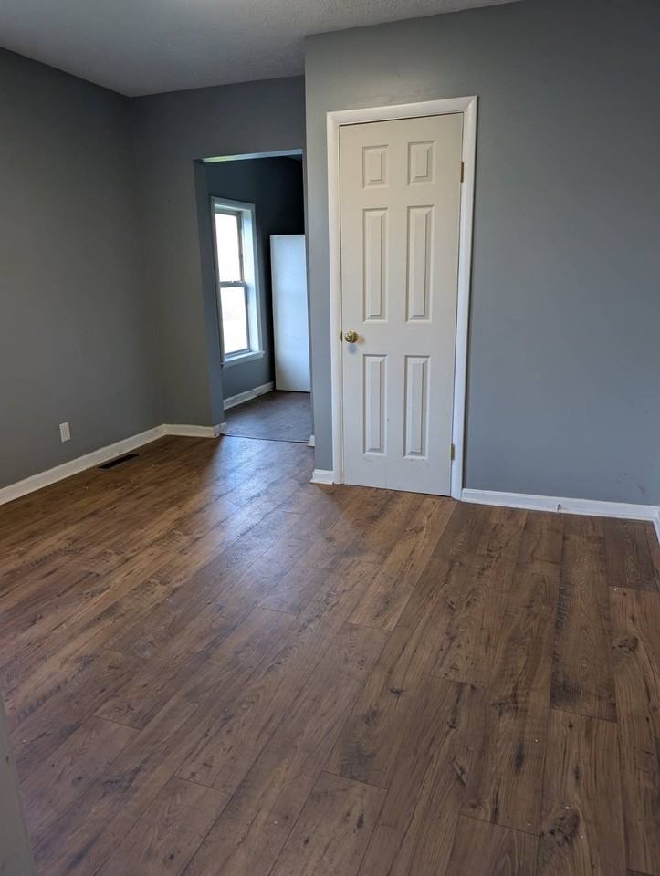 762 S Arch Ave - Photo 3 of 3