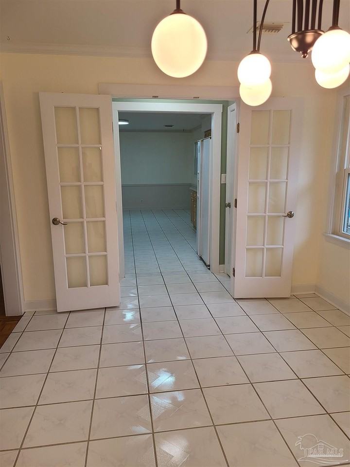 3910 Langley Ave - Photo 5 of 24