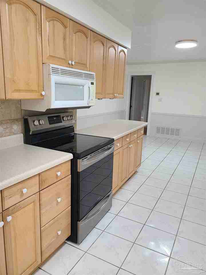 3910 Langley Ave - Photo 6 of 24