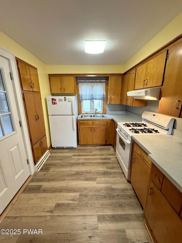 1240 Hillside Ave - Photo 5 of 10