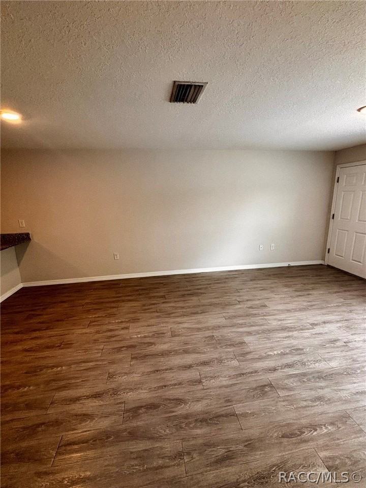 9437 N Travis Dr - Photo 6 of 21