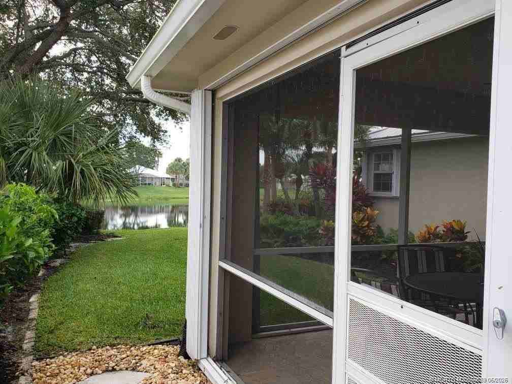 1652 Sw Waterfall Blvd - Photo 4 of 18