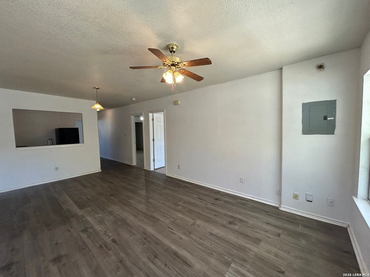 319 Noria St - Photo 4 of 18