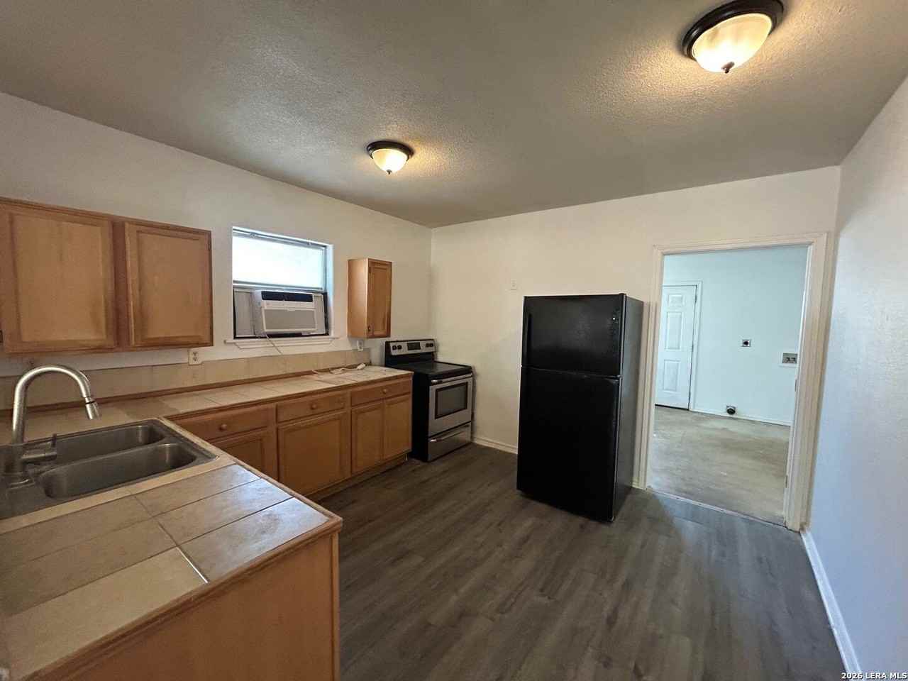 319 Noria St - Photo 6 of 18