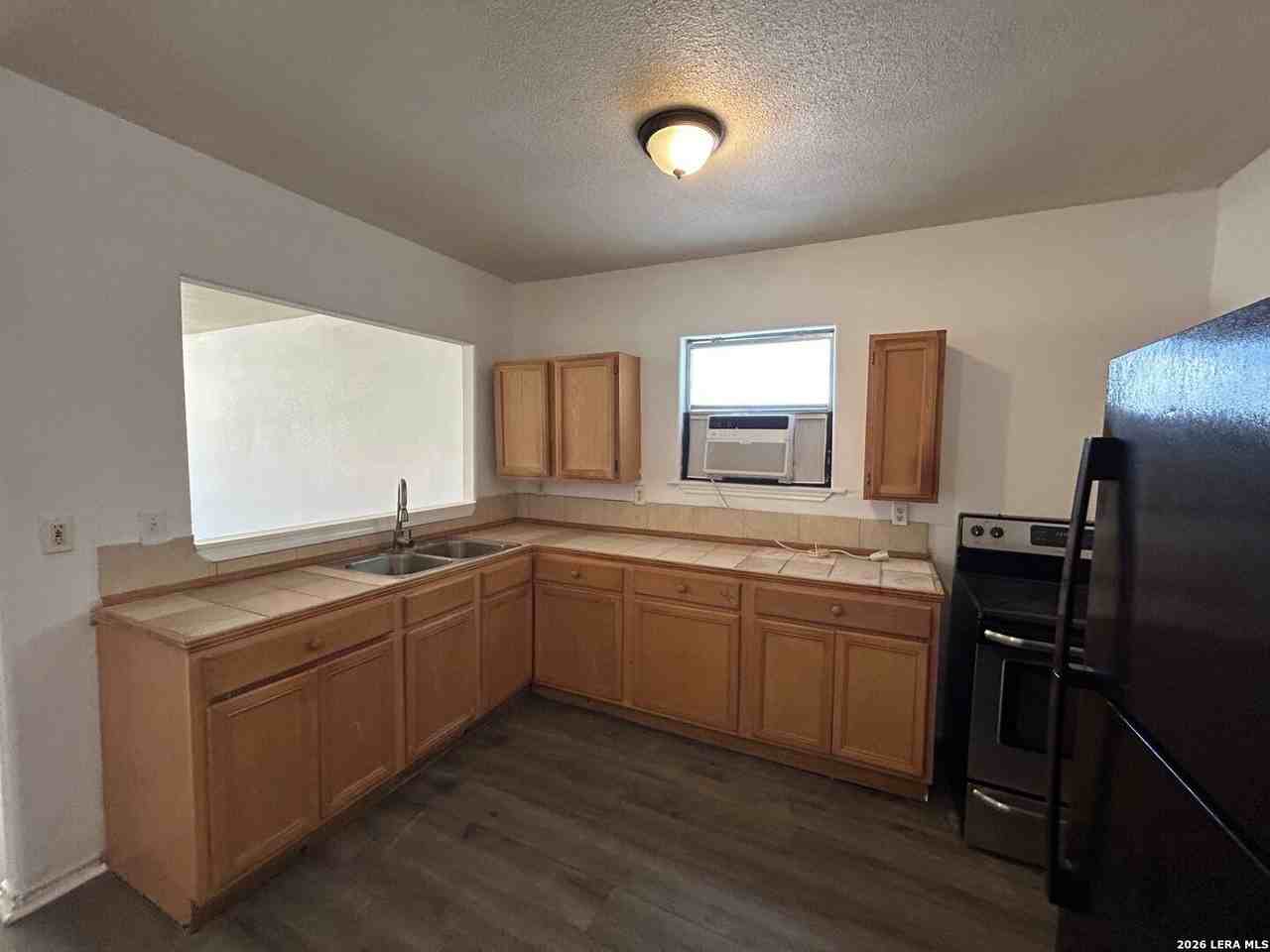319 Noria St - Photo 7 of 18