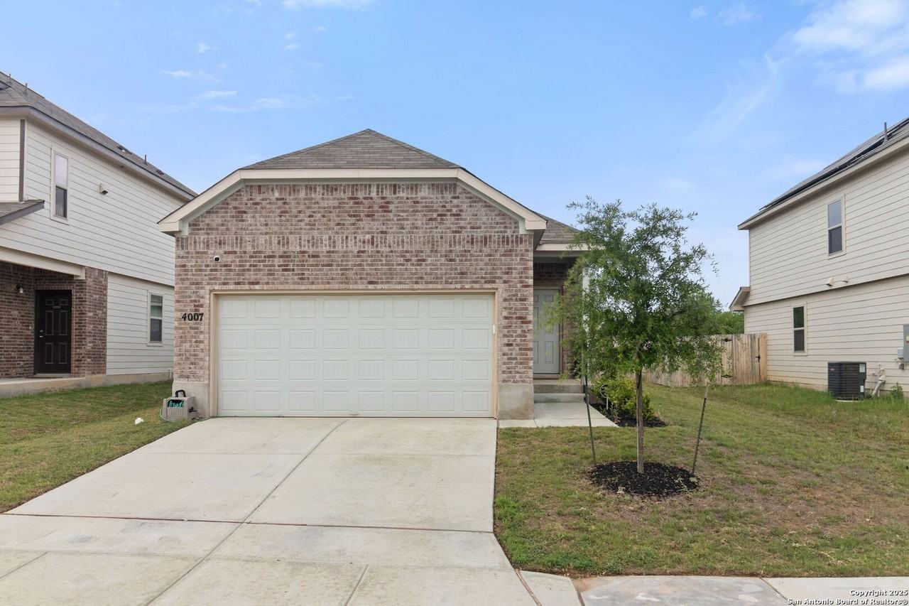 4007 Somers Crst - Photo 2 of 16