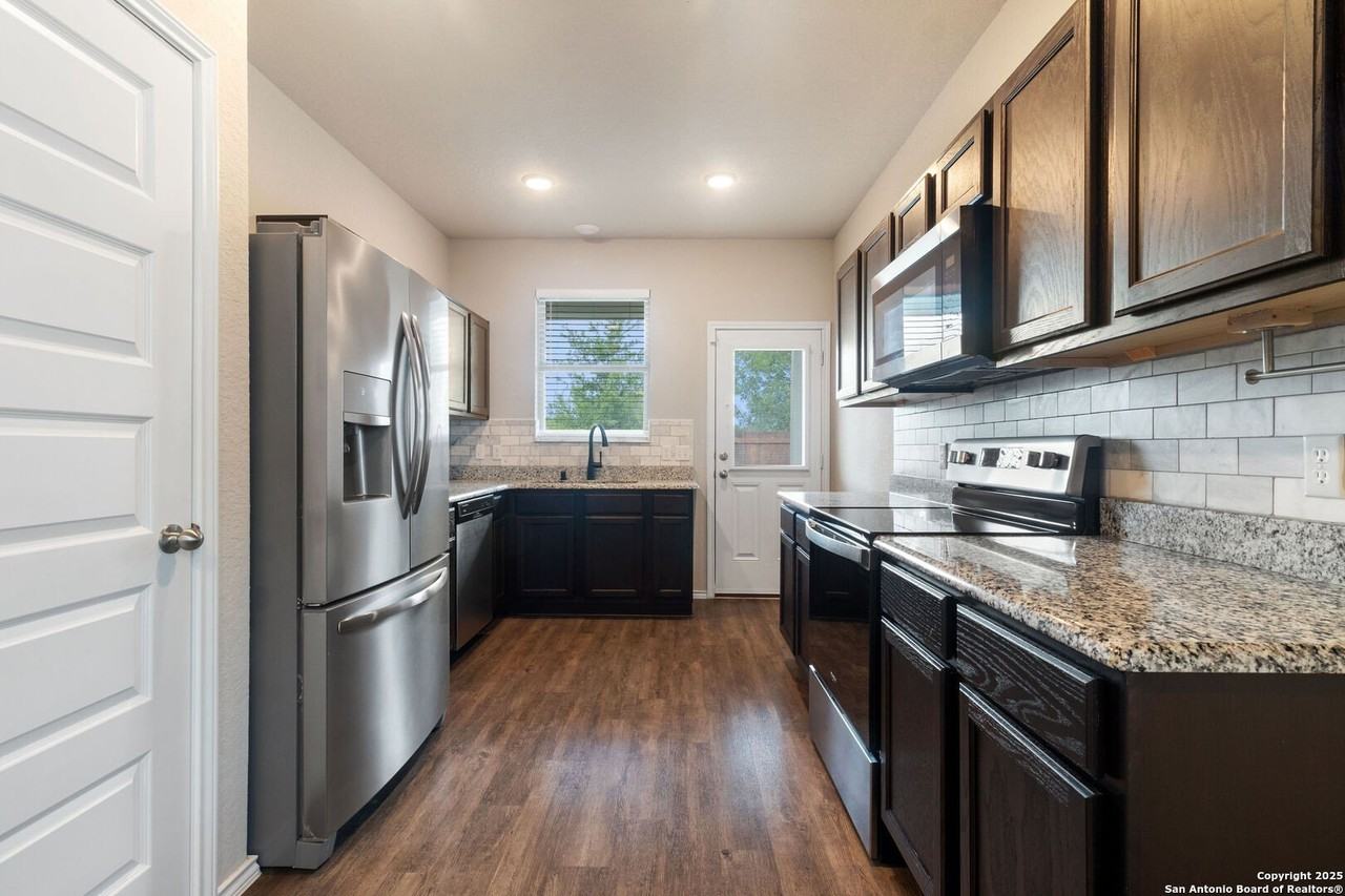 4007 Somers Crst - Photo 4 of 16