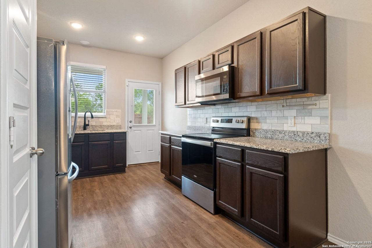 4007 Somers Crst - Photo 5 of 16