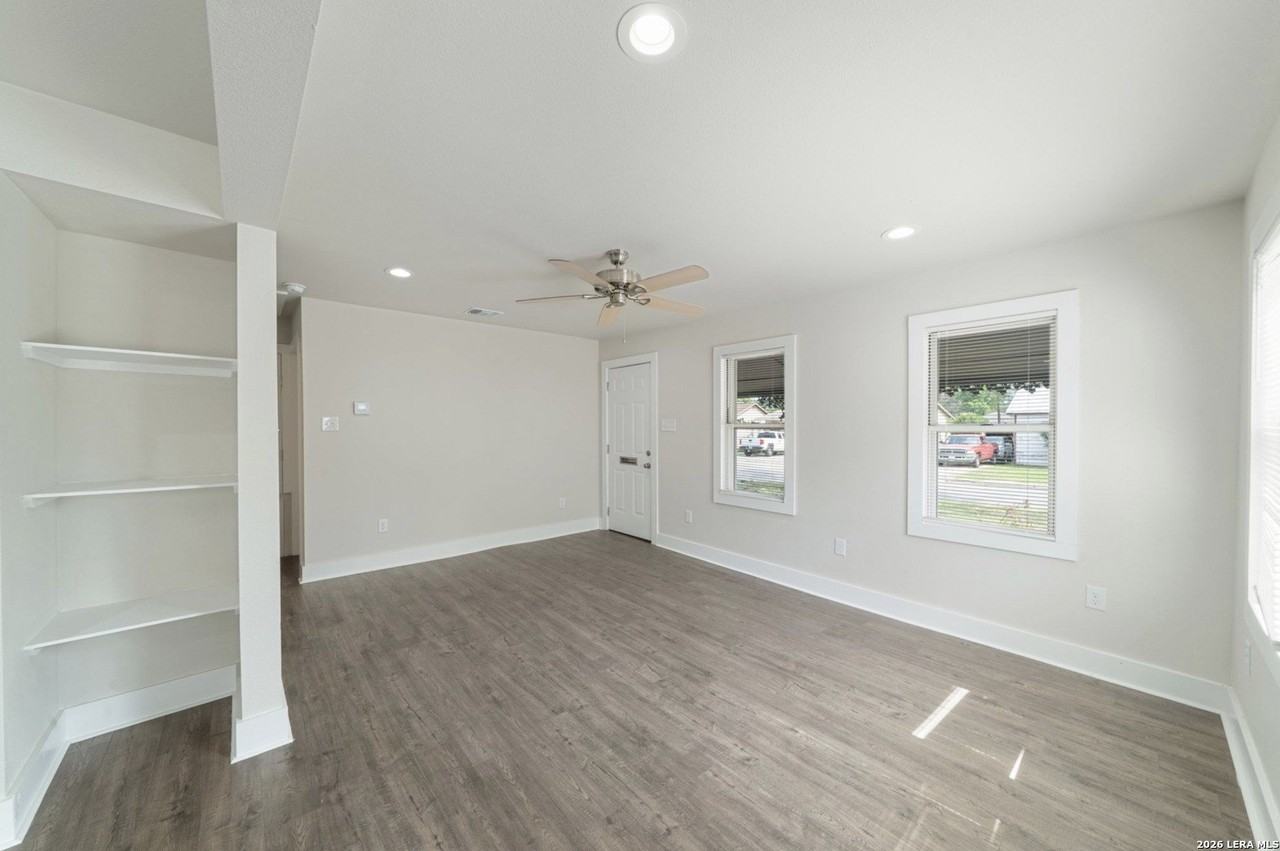 1627 W Mariposa Dr - Photo 4 of 21