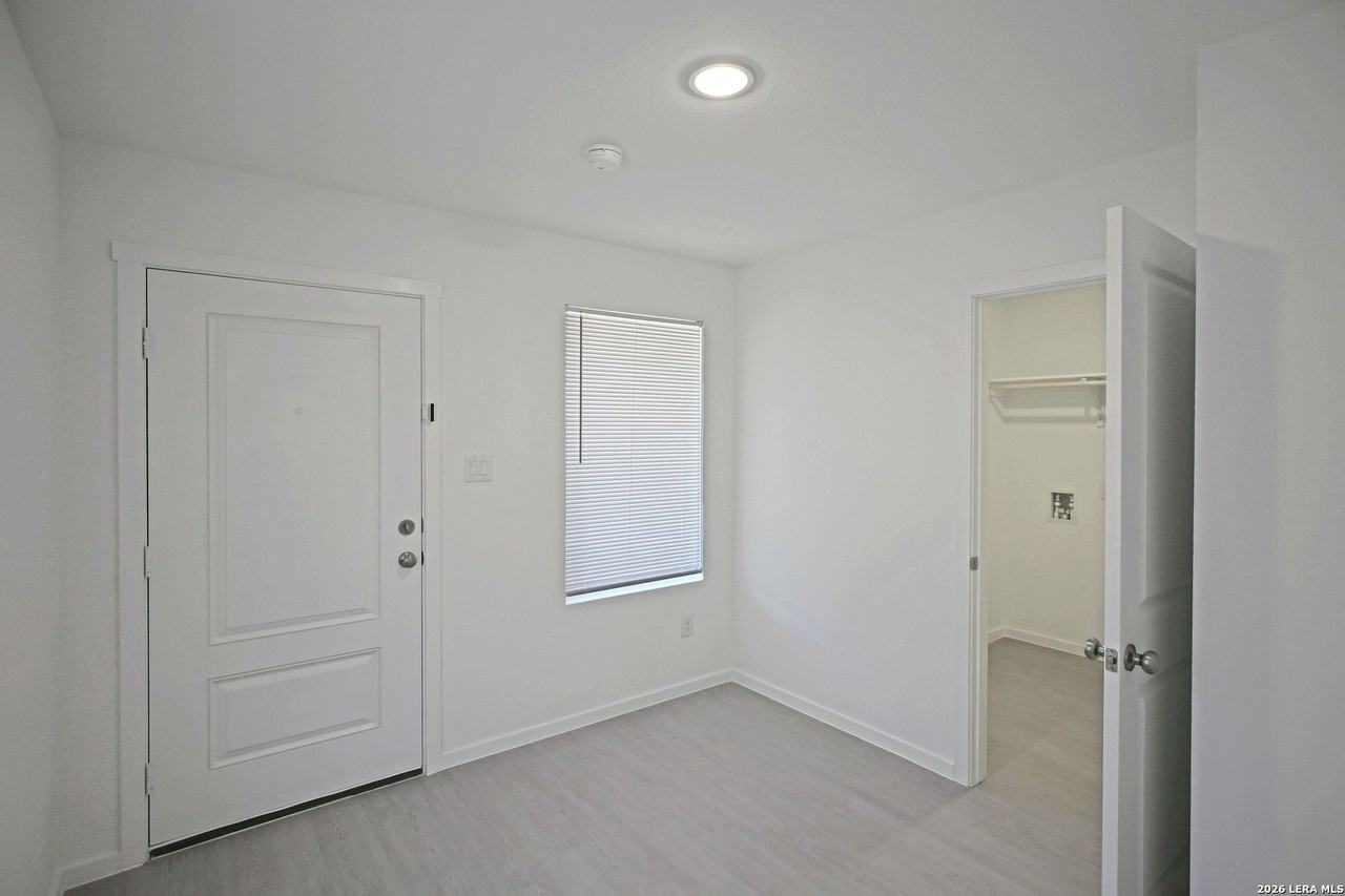 223 Zyra Ave - Photo 4 of 24