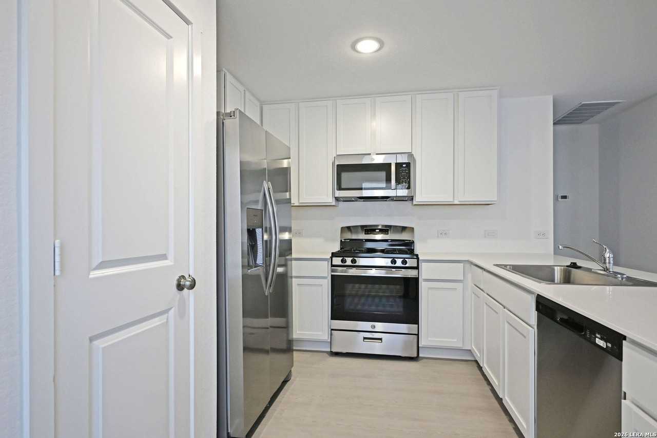223 Zyra Ave - Photo 5 of 24