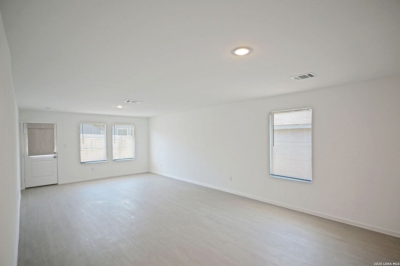 223 Zyra Ave - Photo 6 of 24