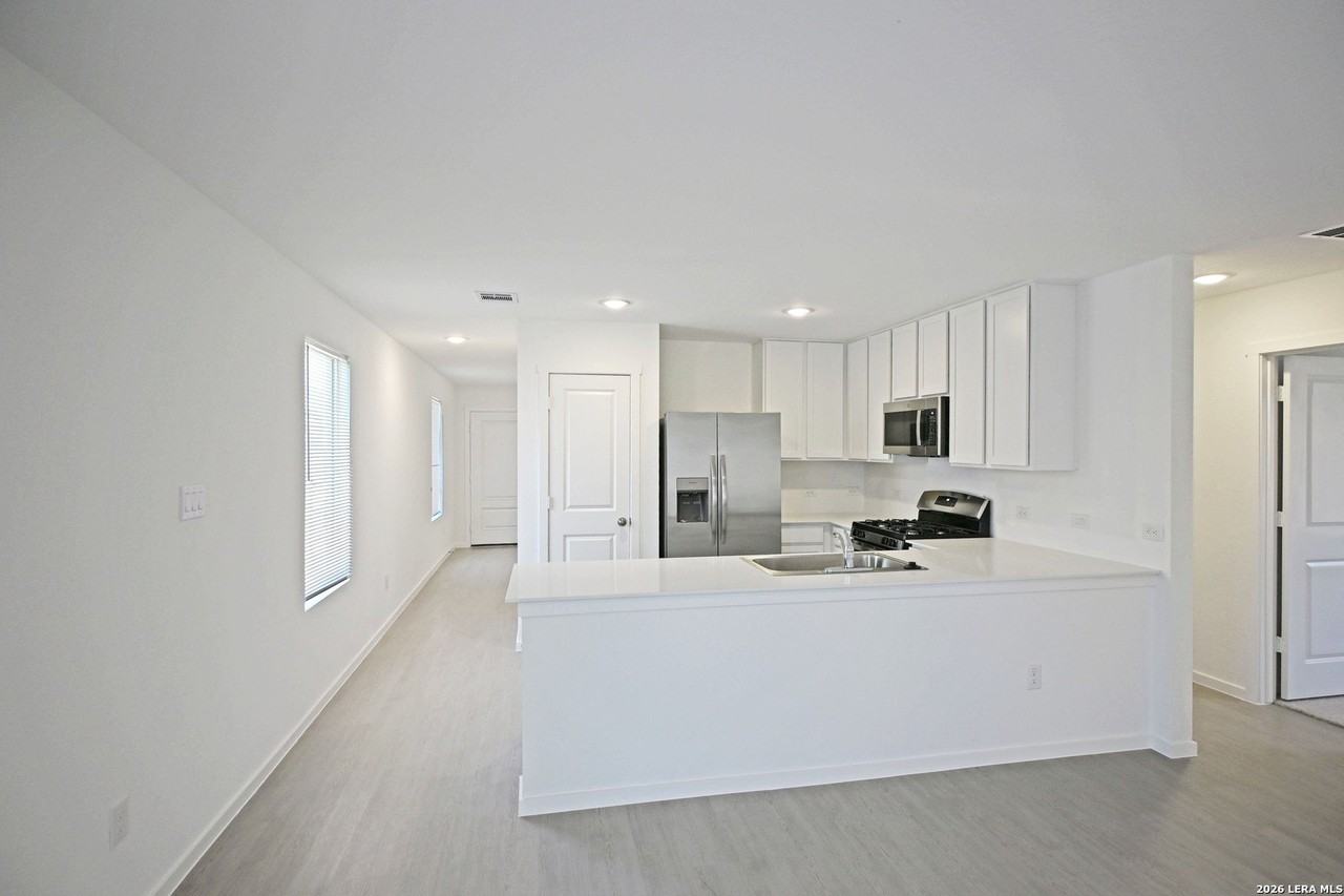 223 Zyra Ave - Photo 7 of 24
