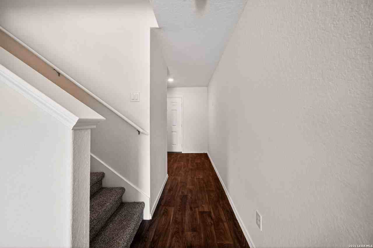 1616 House Finch Dr - Photo 5 of 35