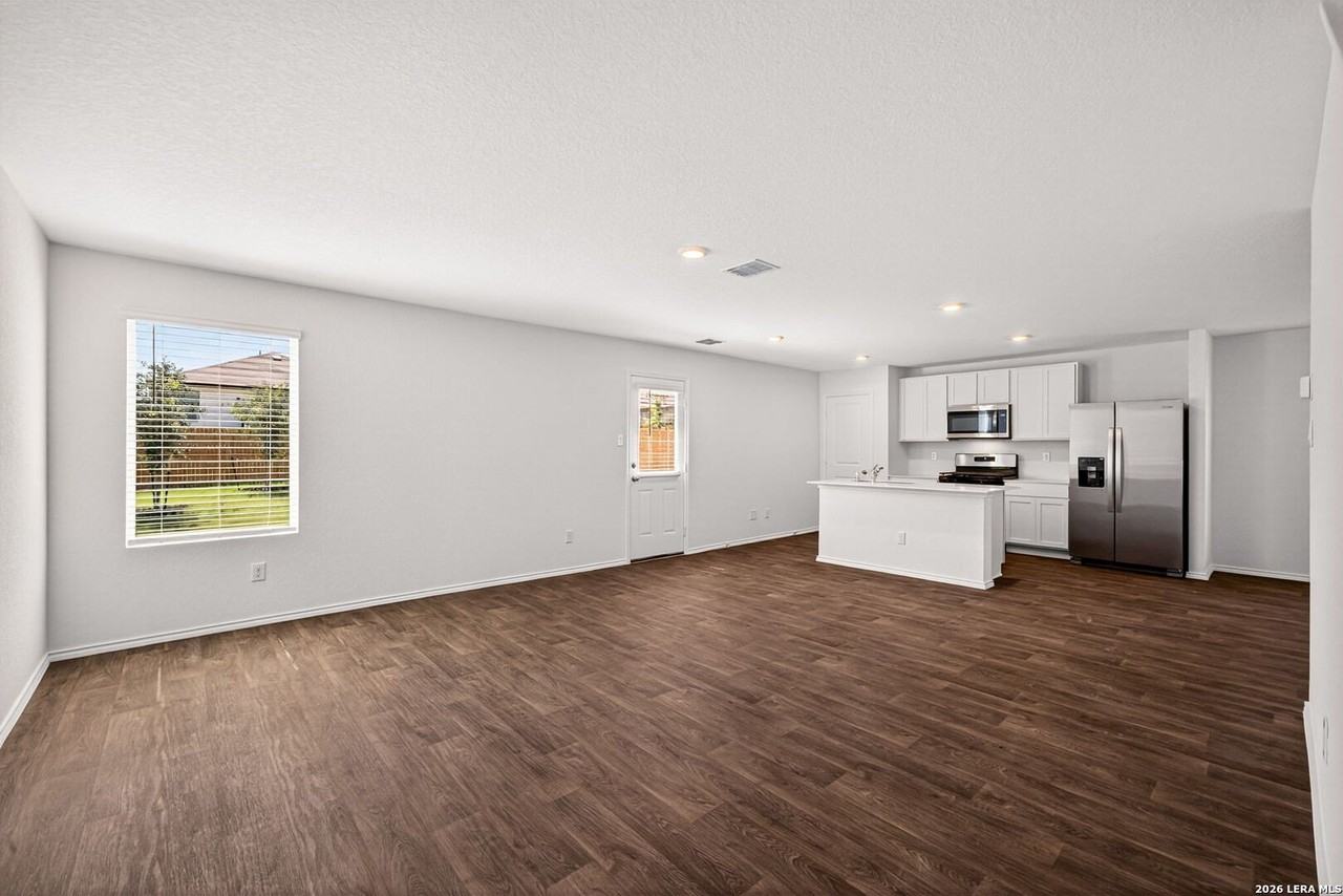 1616 House Finch Dr - Photo 6 of 35