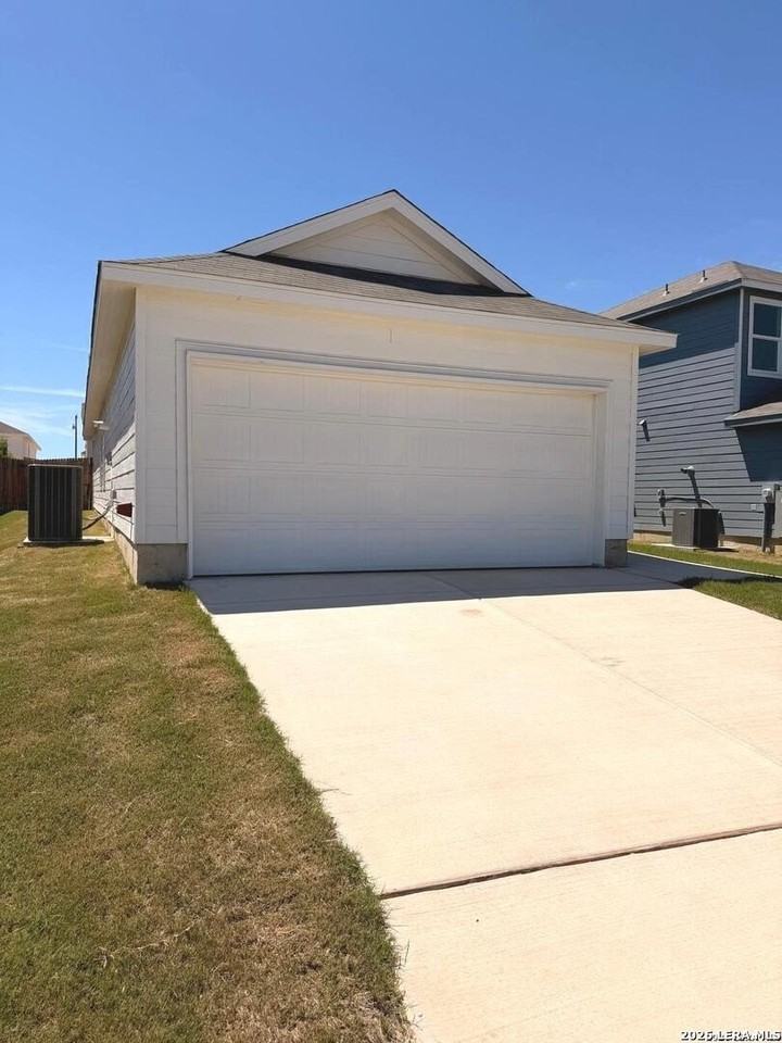 6002 Sliding Way - Photo 2 of 15