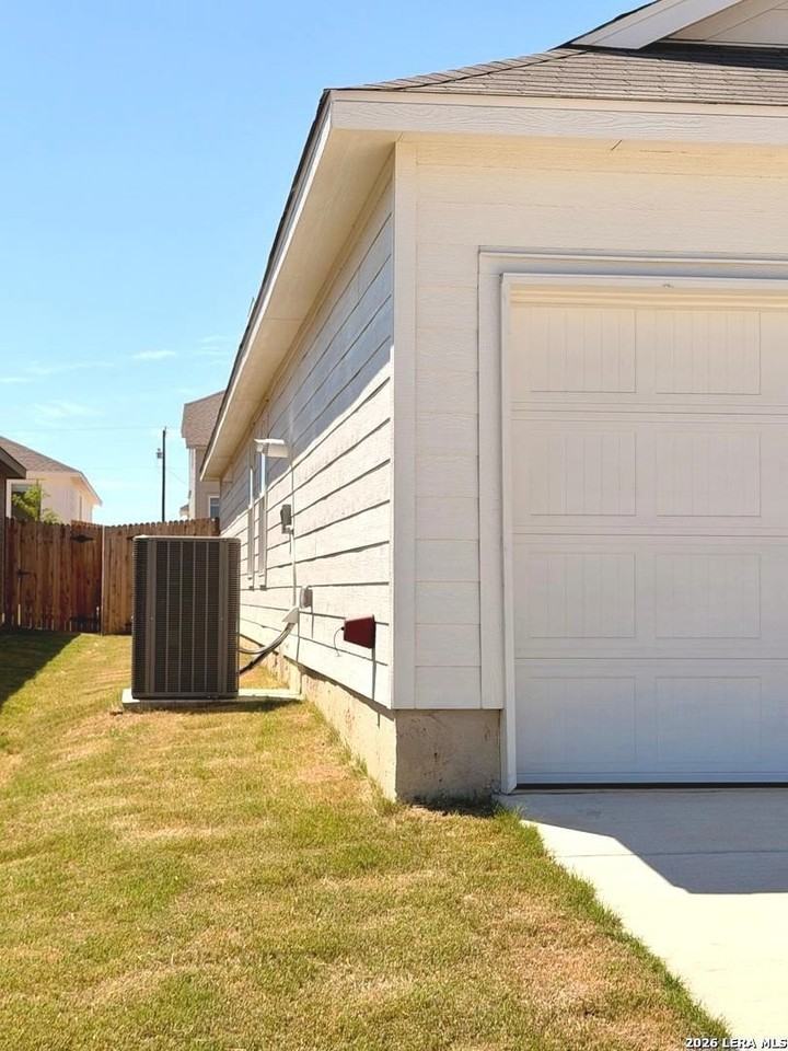 6002 Sliding Way - Photo 3 of 15