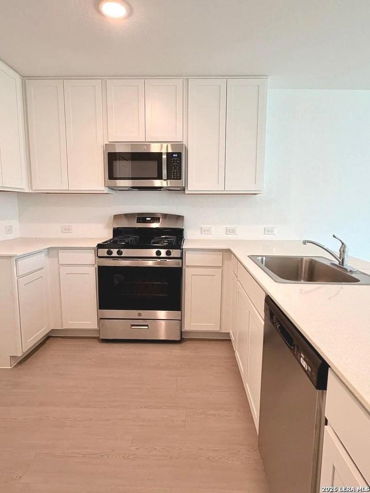 6002 Sliding Way - Photo 4 of 15