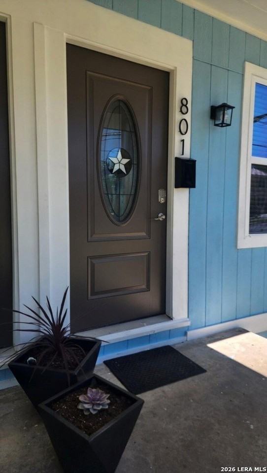 801 W Hollywood Ave - Photo 3 of 18