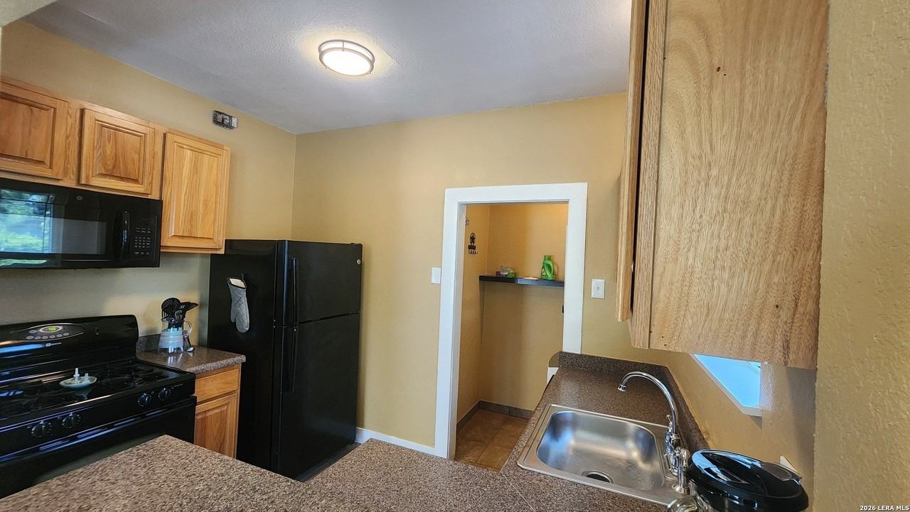 801 W Hollywood Ave - Photo 6 of 18