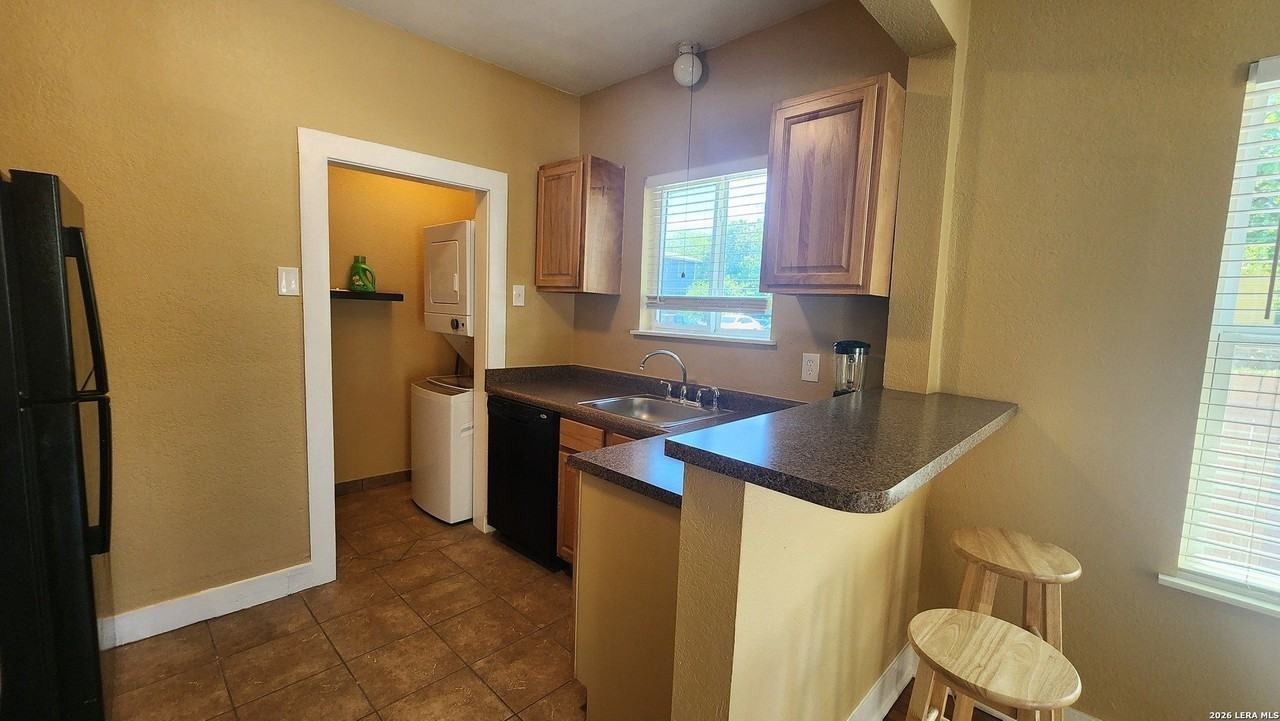 801 W Hollywood Ave - Photo 7 of 18