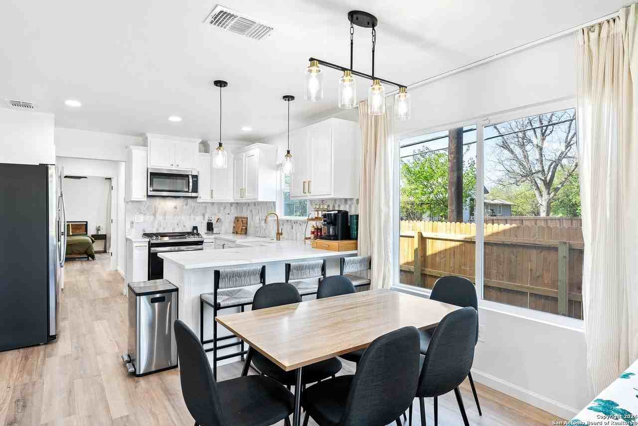 1102 Burleson - Photo 4 of 40
