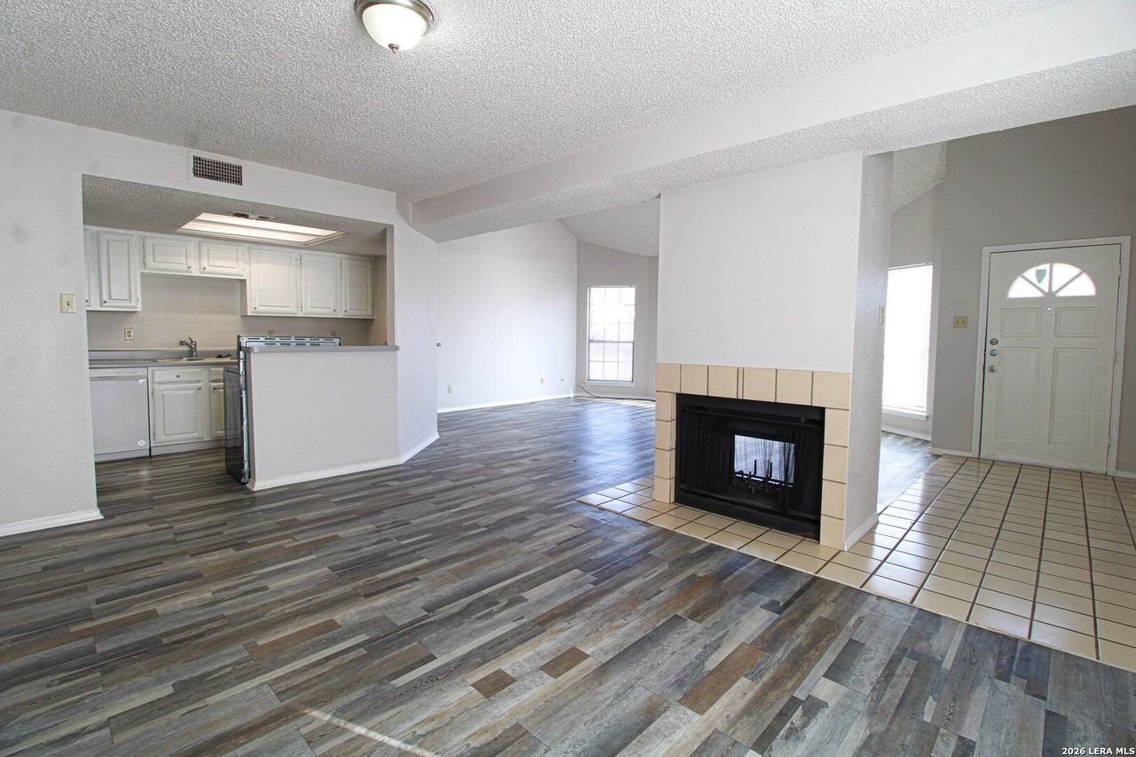 3815 Bremen St - Photo 5 of 29