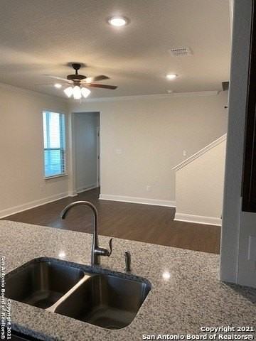 10329 Lynwood Vlg #101 - Photo 4 of 12