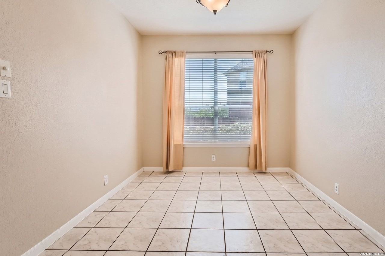 806 Cielo Way - Photo 4 of 15
