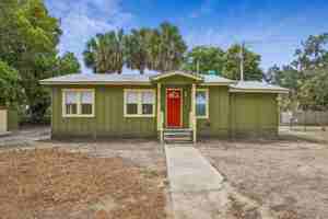 featured image of 2113 Silver Lake Dr