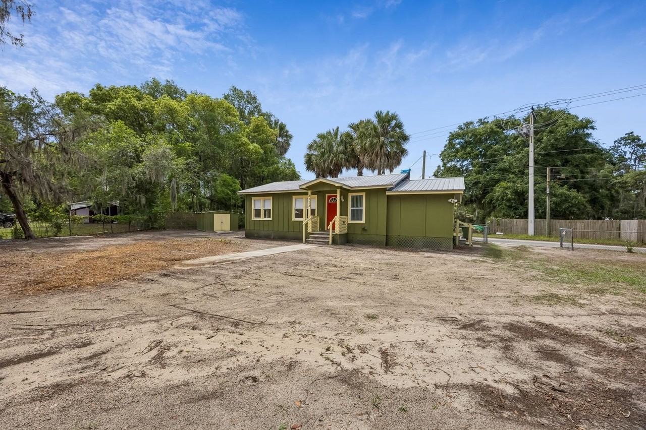 2113 Silver Lake Dr - Photo 2 of 22
